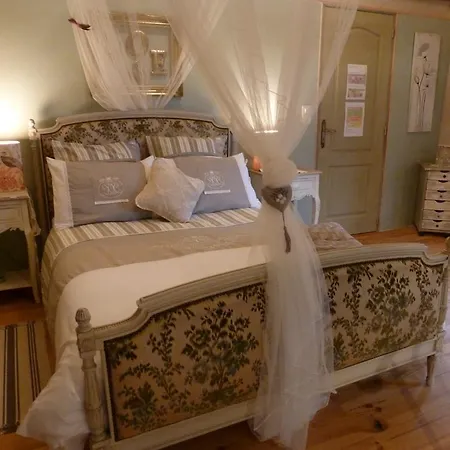 Le Petit Coin De Charme Bed and Breakfast Caylus